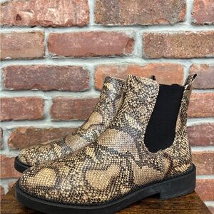 Asos Chelsea Faux Snake Ankle Bootie Women’s Size 7